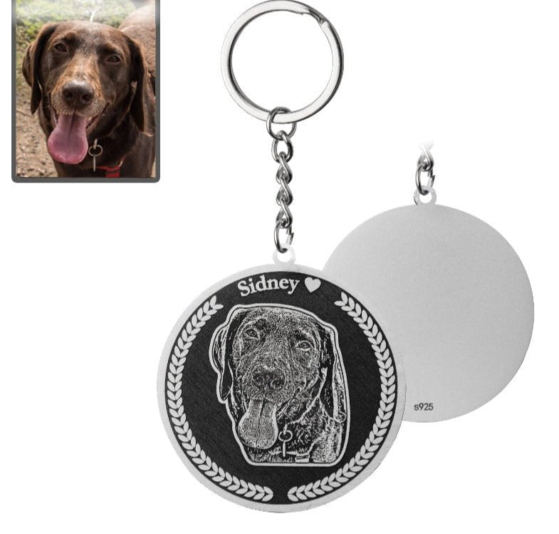 Nøkkelring med rund medaljong og hundesilhuett
